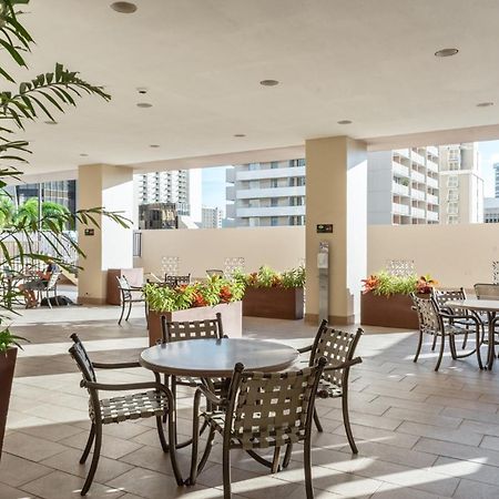 Private One Bedroom Condo, With Corporate Rental Car Savings Code Included, Free Onsite Parking Honolulu Kültér fotó