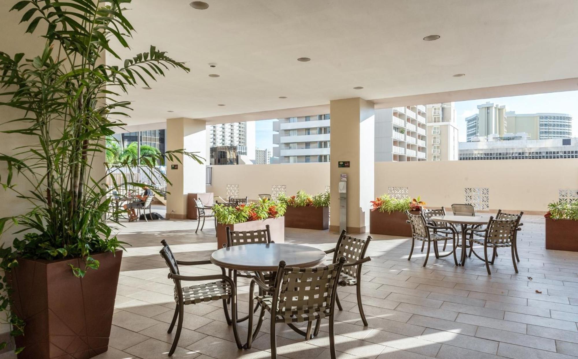 Private One Bedroom Condo, With Corporate Rental Car Savings Code Included, Free Onsite Parking Honolulu Kültér fotó